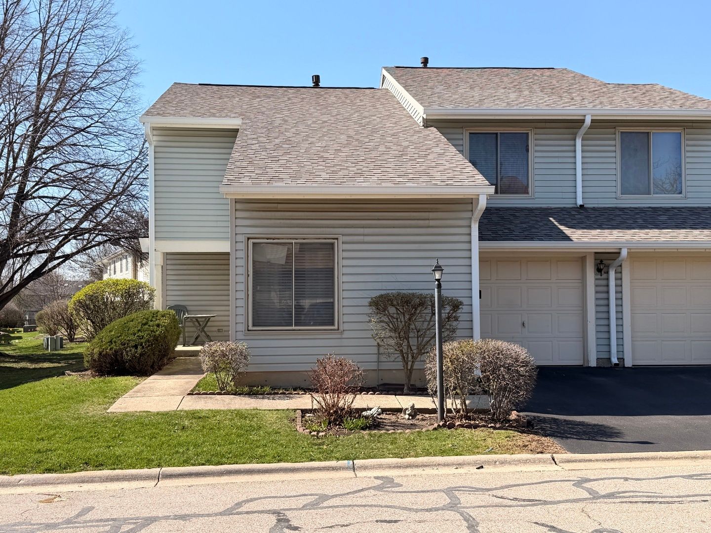 772 Colorado Court #772 — Carol Stream, IL 60188