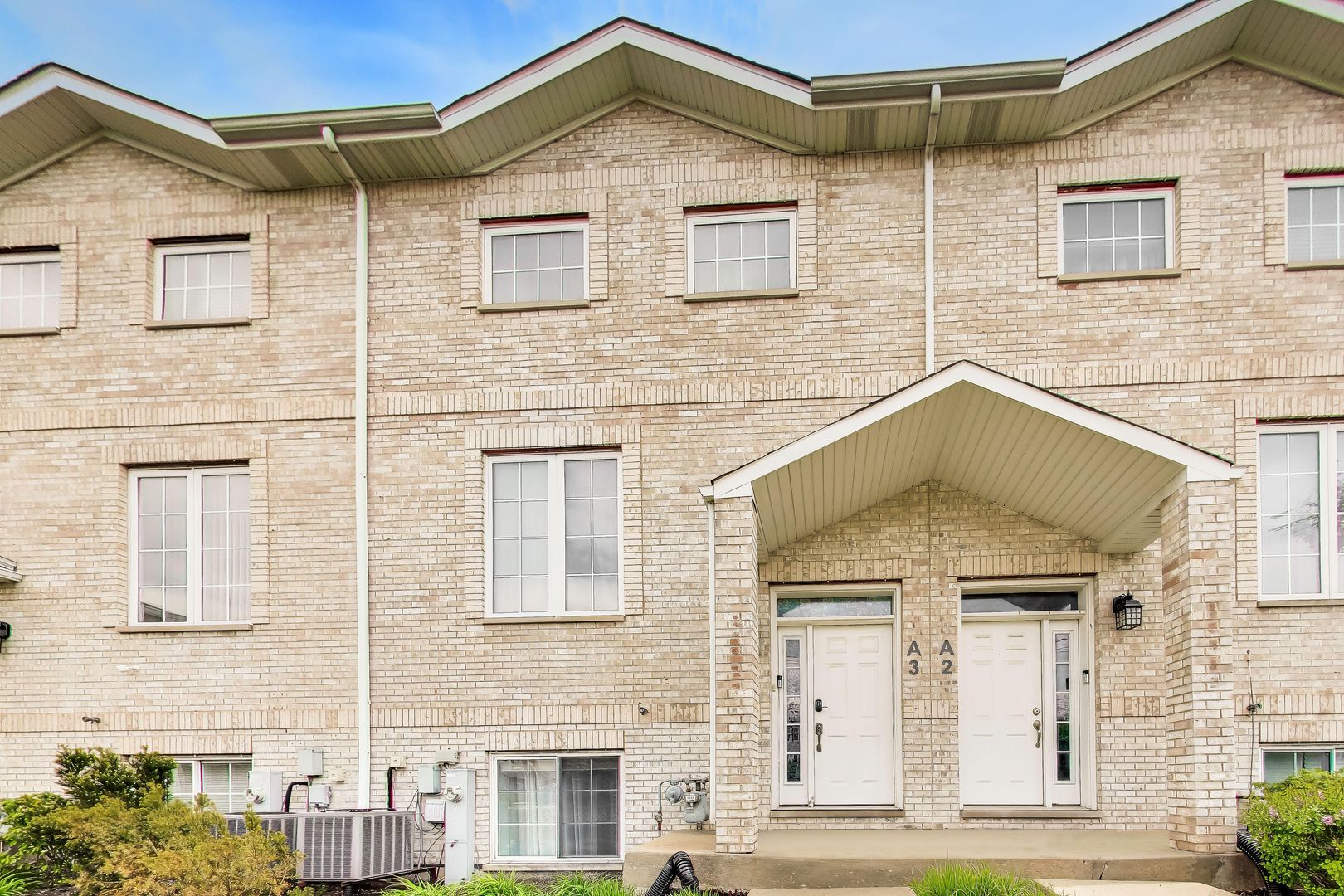 183 N East River Road #A3 — Des Plaines, IL 60016
