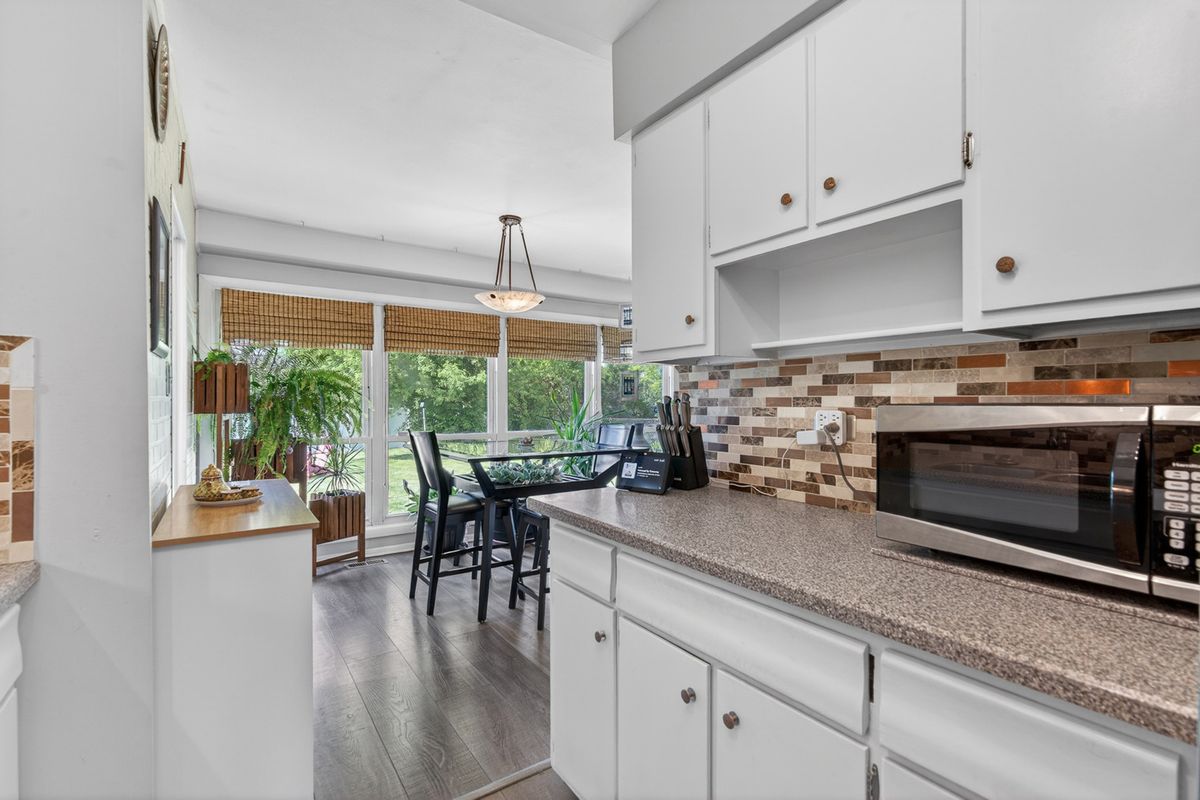 1345 Devonshire Lane, Hoffman Estates, IL 60169