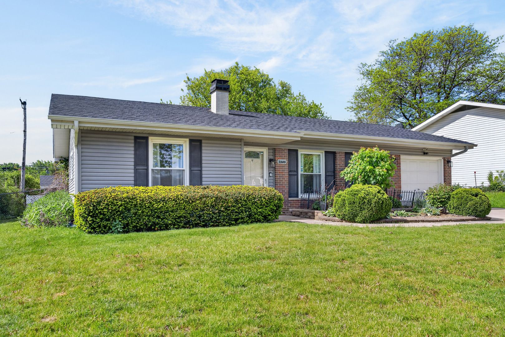 1345 Devonshire Lane — Hoffman Estates, IL 60169