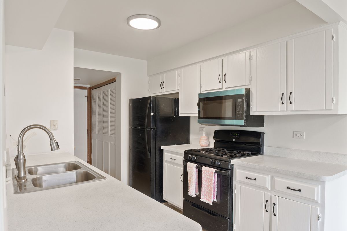 19401 Hickory Place, Country Club Hills, IL 60478
