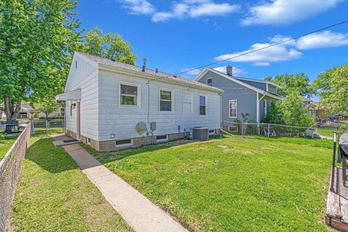 3118 9 1/2 Street, Rock Island, IL 61201