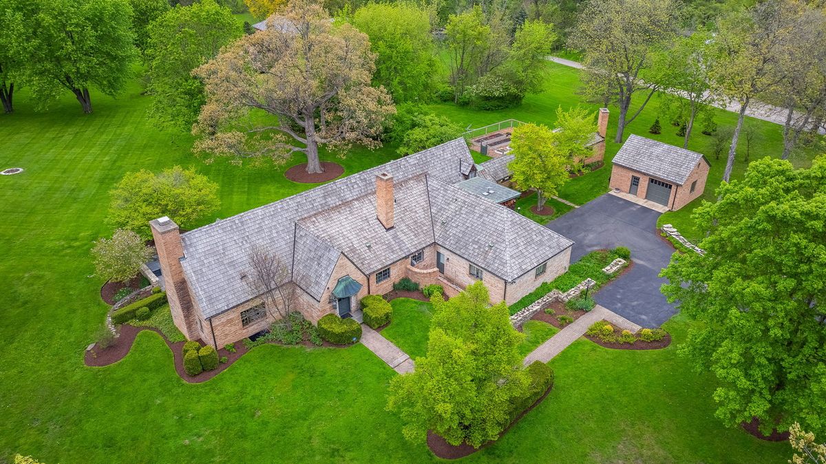 33W480 Thorncroft Drive, Wayne, IL 60184
