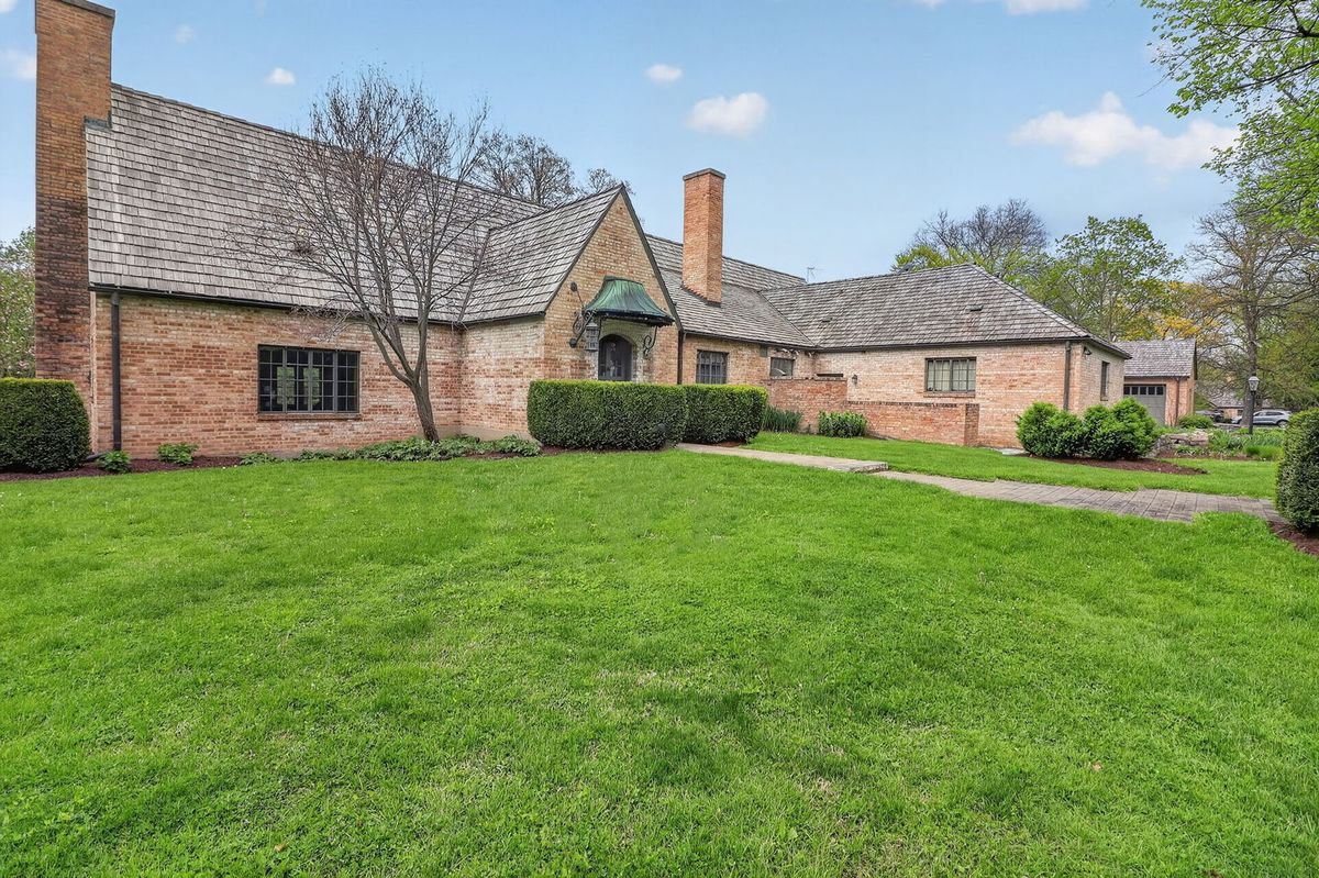 33W480 Thorncroft Drive, Wayne, IL 60184