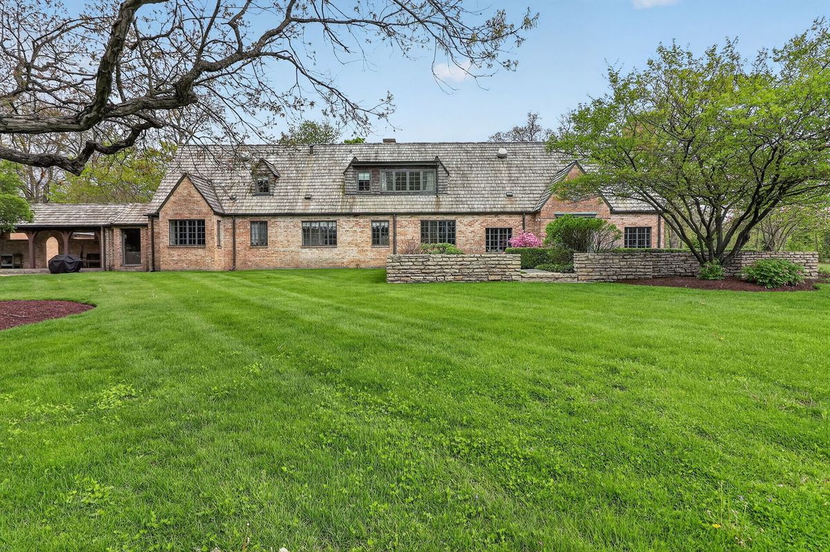 33W480 Thorncroft Drive, Wayne, IL 60184