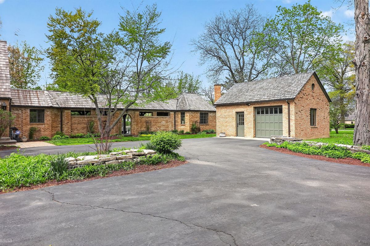 33W480 Thorncroft Drive, Wayne, IL 60184