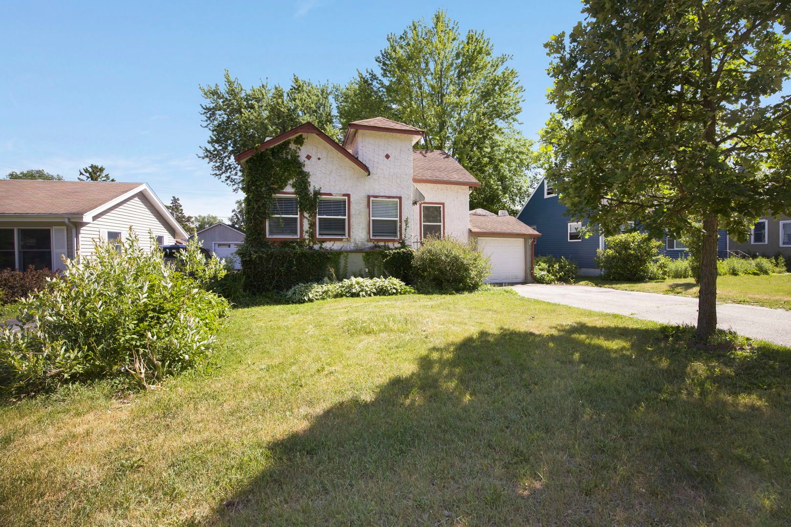 1349 Floresta — Crystal Lake, IL 60014