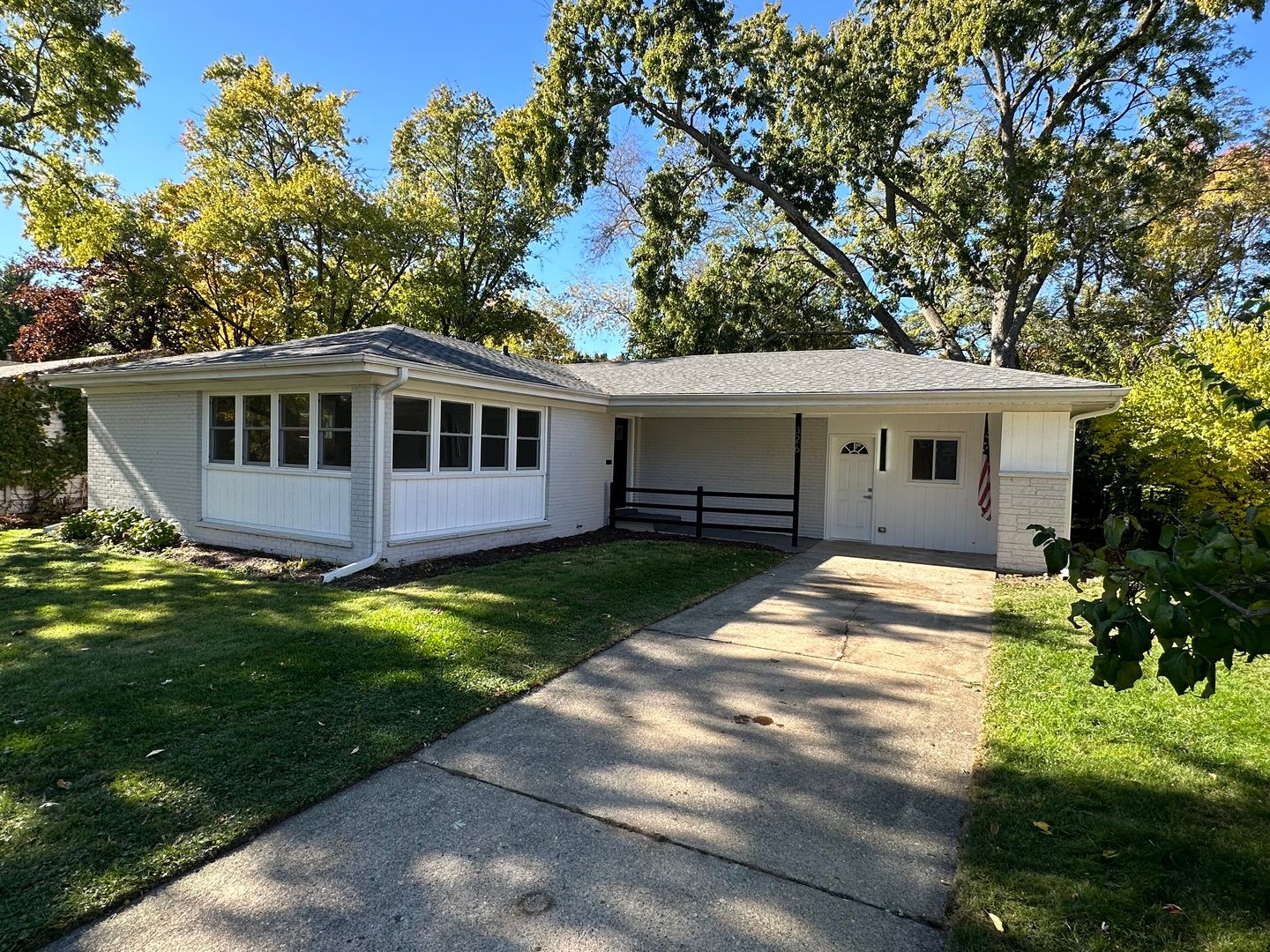 326 Indian Drive — Glen Ellyn, IL 60137