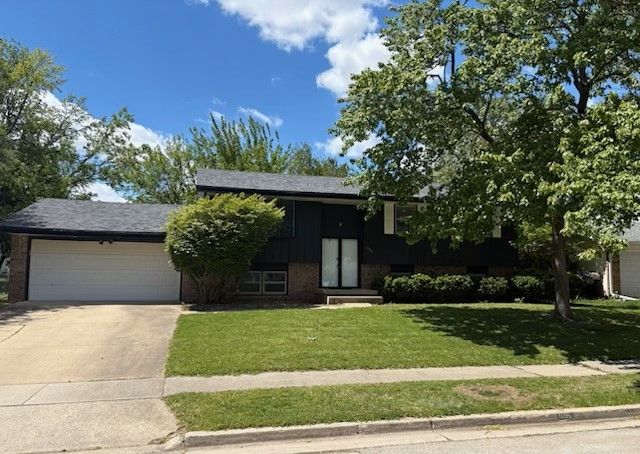 105 Bayberry Court, Bloomington, IL 61704