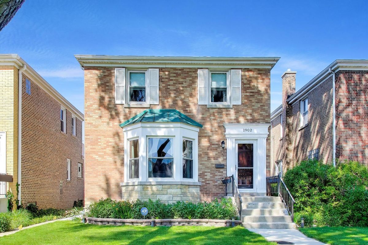 1902 Maple Avenue, Berwyn, IL 60402