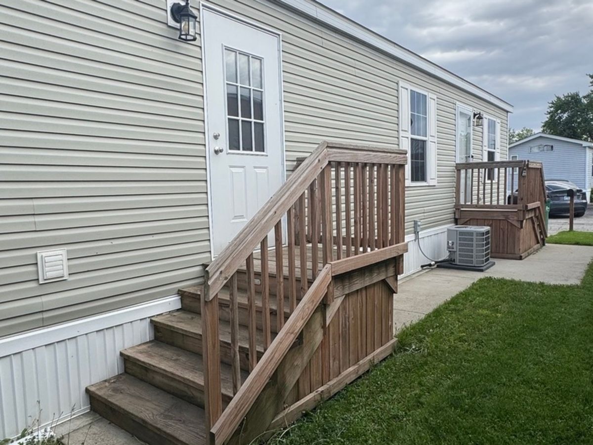 10 Cedar Street, Countryside, IL 60525