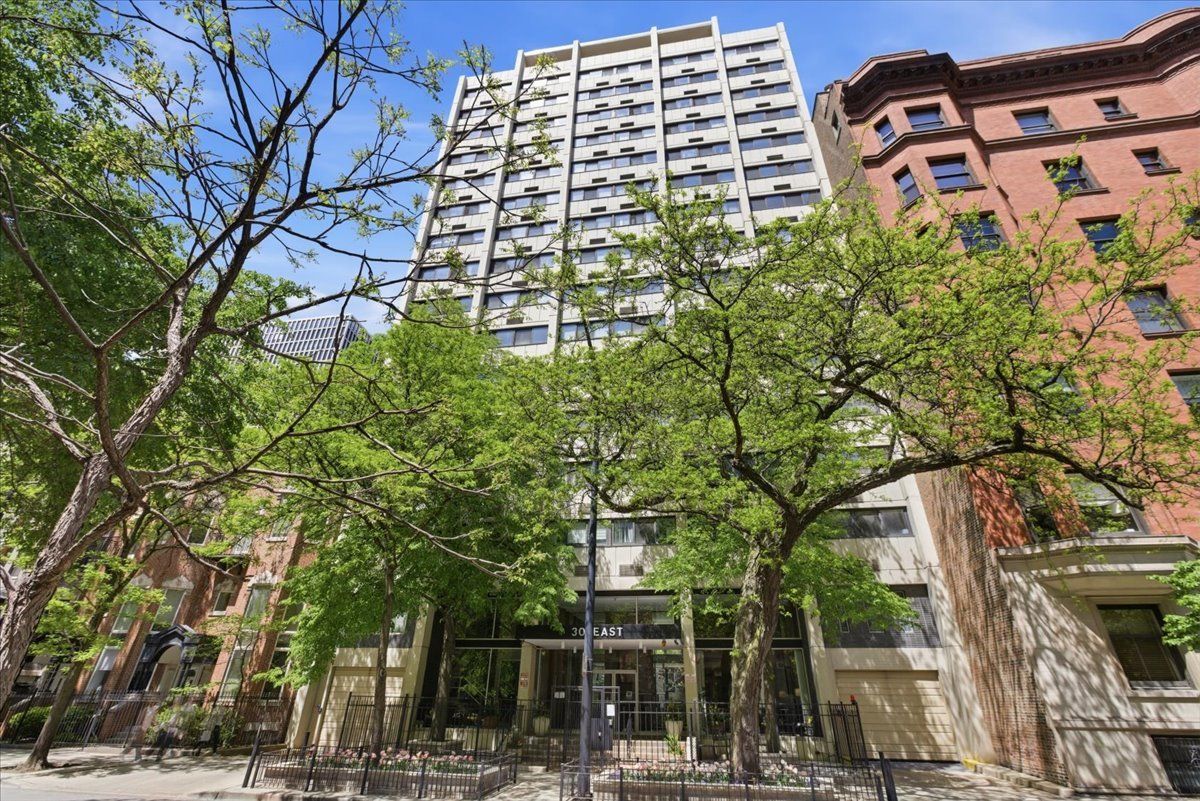 30 DIVISION Street, Chicago, IL 60610