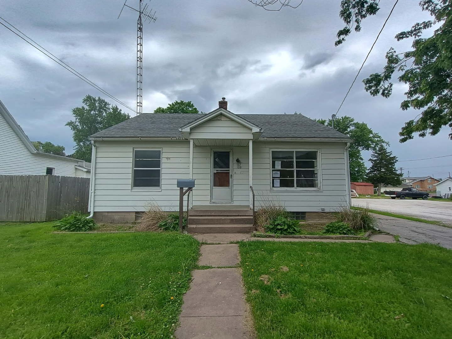 120 E Adams Street — Rushville, IL 62681