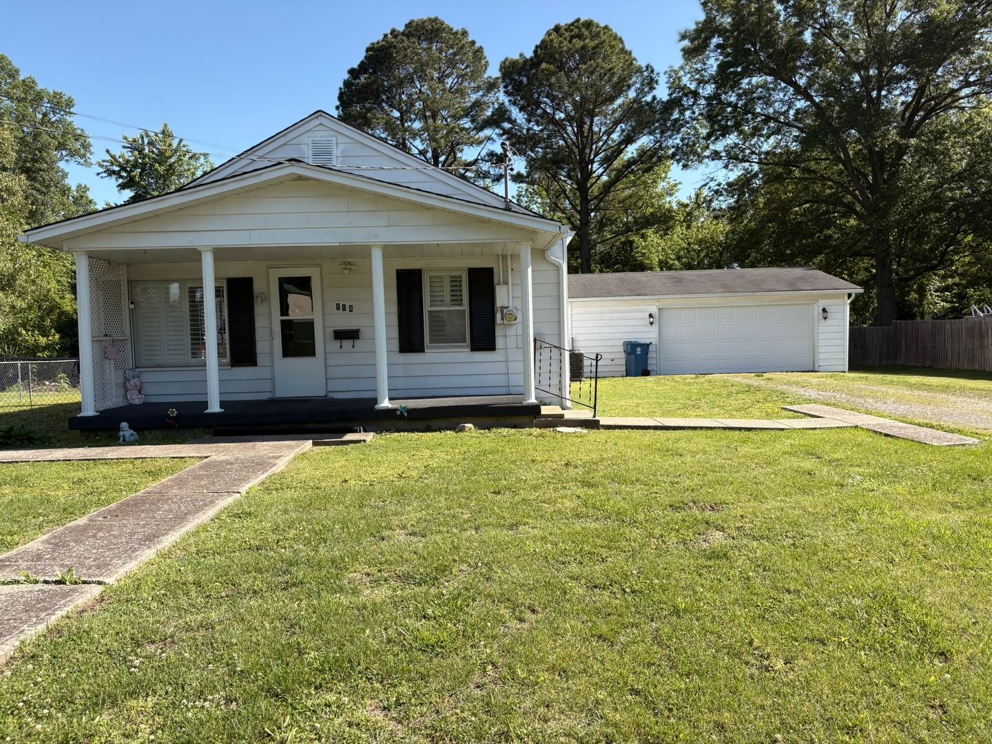 114 W Parrish Street — Benton, IL 62812