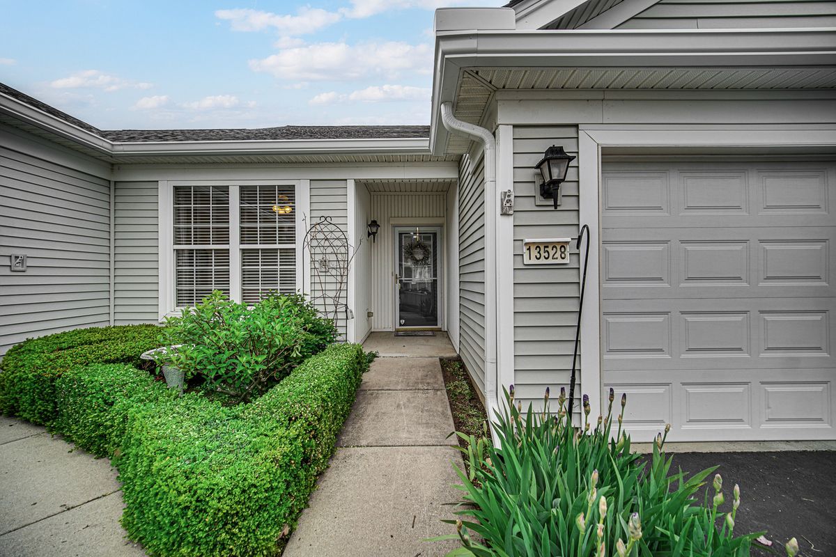 13528 Bonaire Road, Huntley, IL 60142