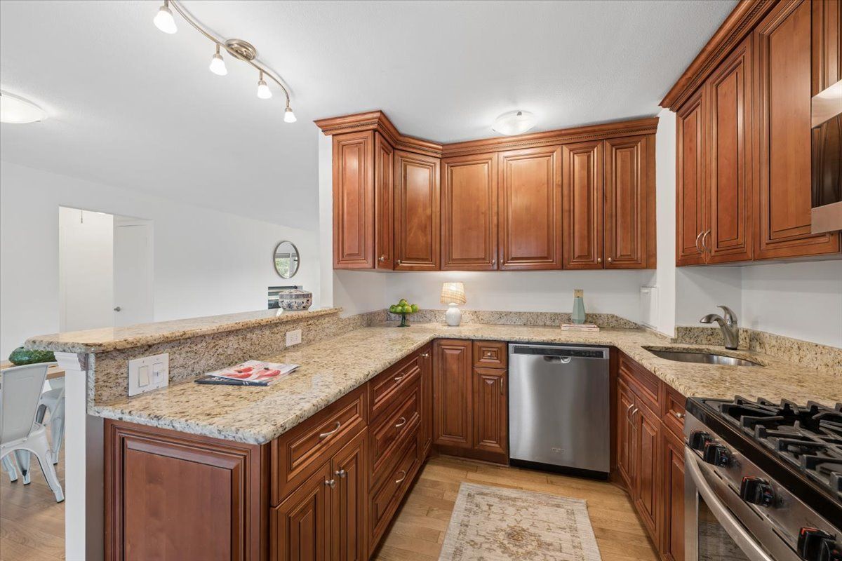 2221 Central Street #3E, Evanston, IL 60201