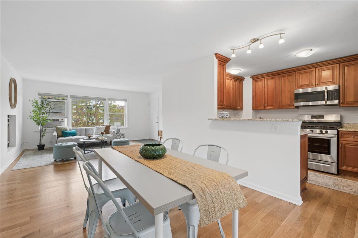 2221 Central Street #3E, Evanston, IL 60201