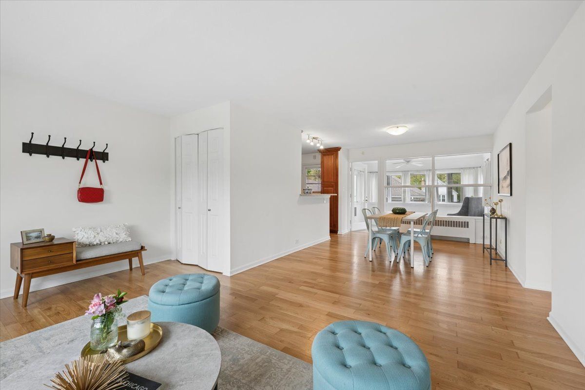 2221 Central Street #3E, Evanston, IL 60201