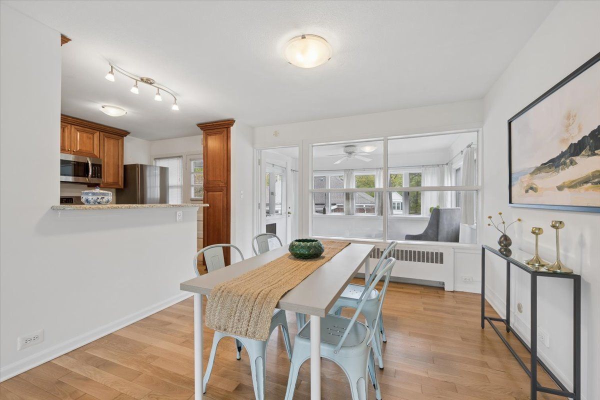 2221 Central Street #3E, Evanston, IL 60201
