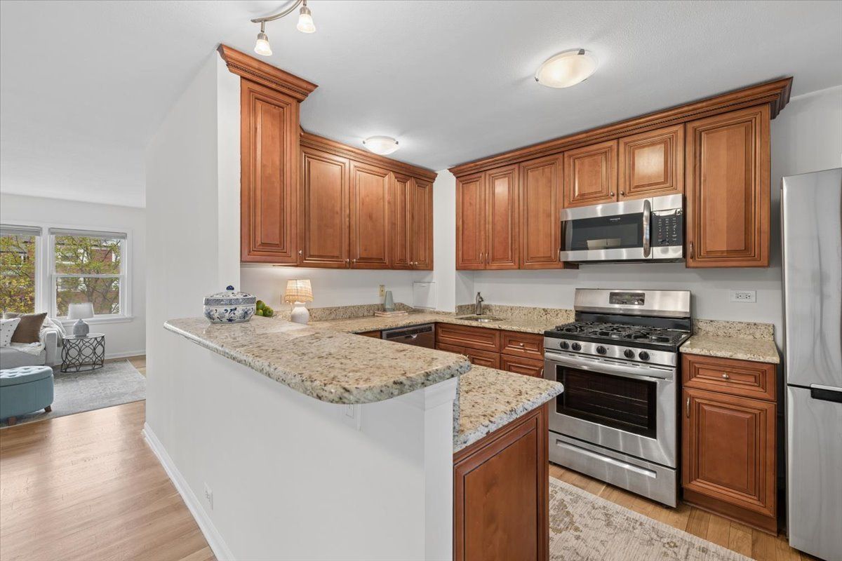 2221 Central Street #3E, Evanston, IL 60201