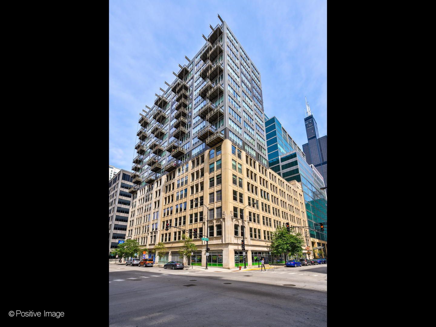 565 W QUINCY Street #1602 — Chicago, IL 60661