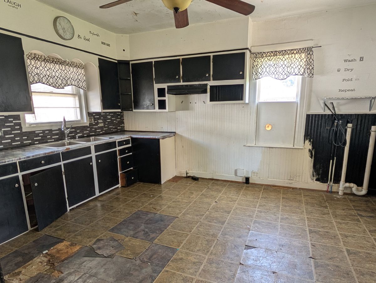 1315 S Rotzler Avenue, Freeport, IL 61032