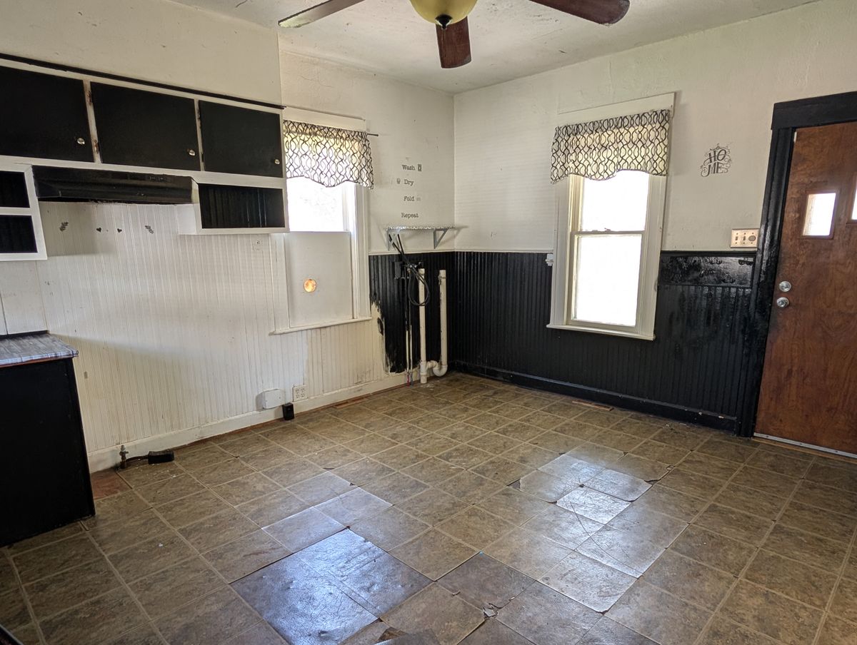 1315 S Rotzler Avenue, Freeport, IL 61032