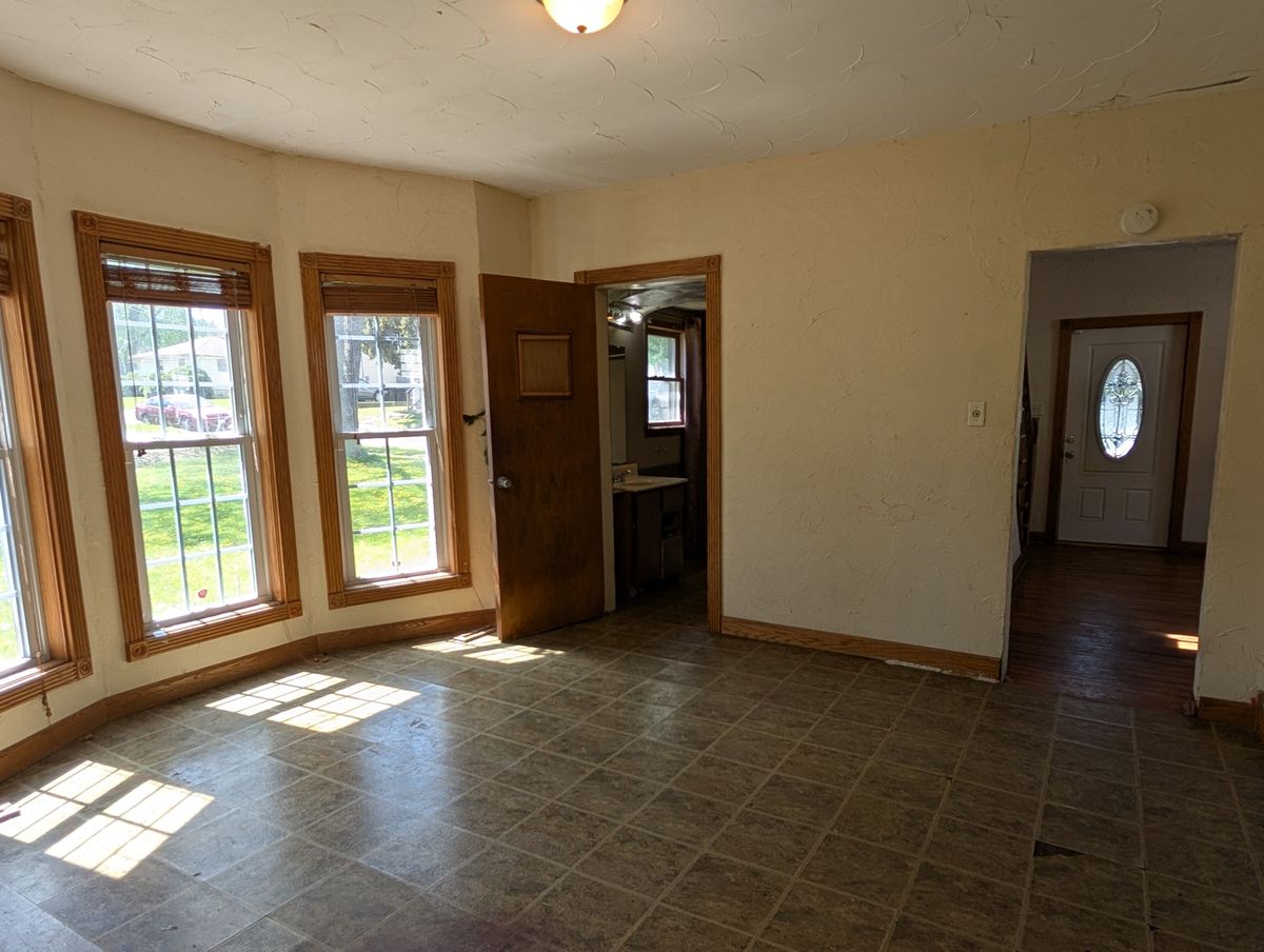 1315 S Rotzler Avenue, Freeport, IL 61032