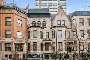 33 E Division Street — Chicago, IL 60610