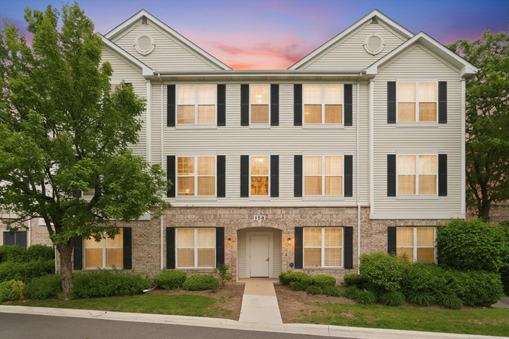 150 S Waters Edge Drive #F — Glendale Heights, IL 60139