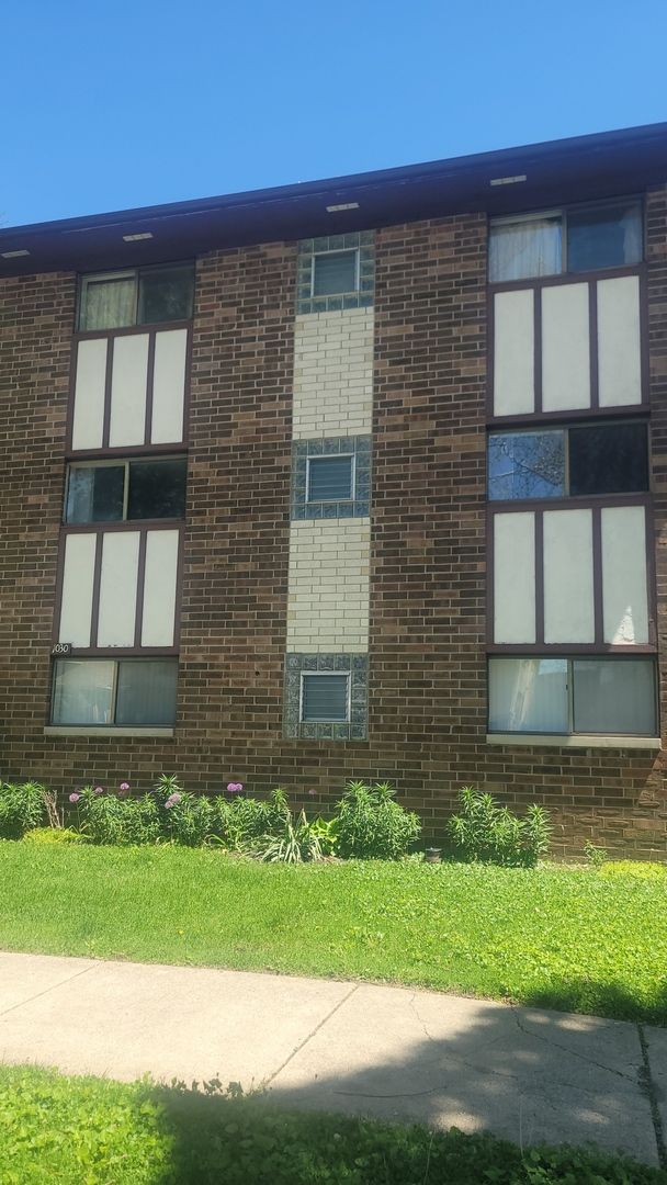 1030 S Dunlop, Forest Park, IL 60130