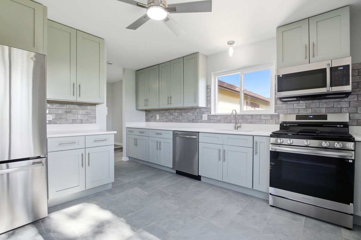 1213 Cedarwood Drive #A, Crest Hill, IL 60403