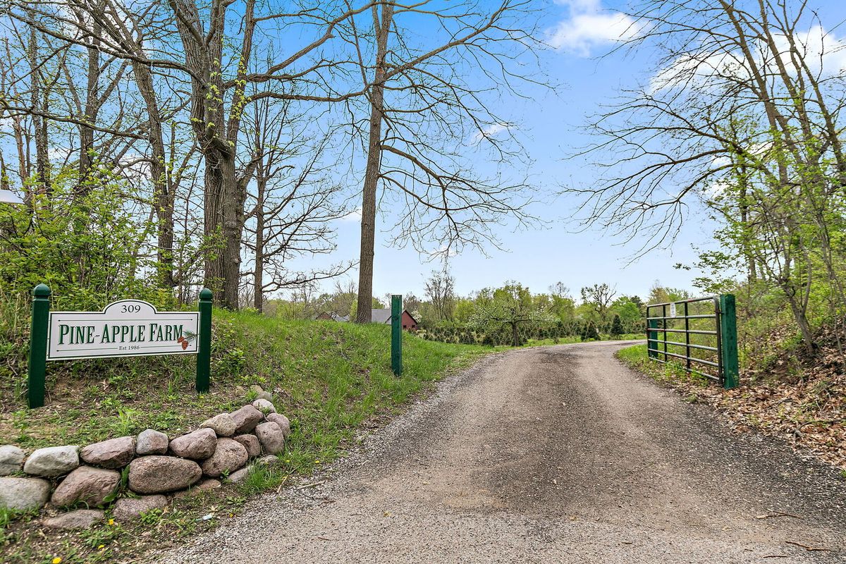 309 Three Oaks Road, Cary, IL 60013