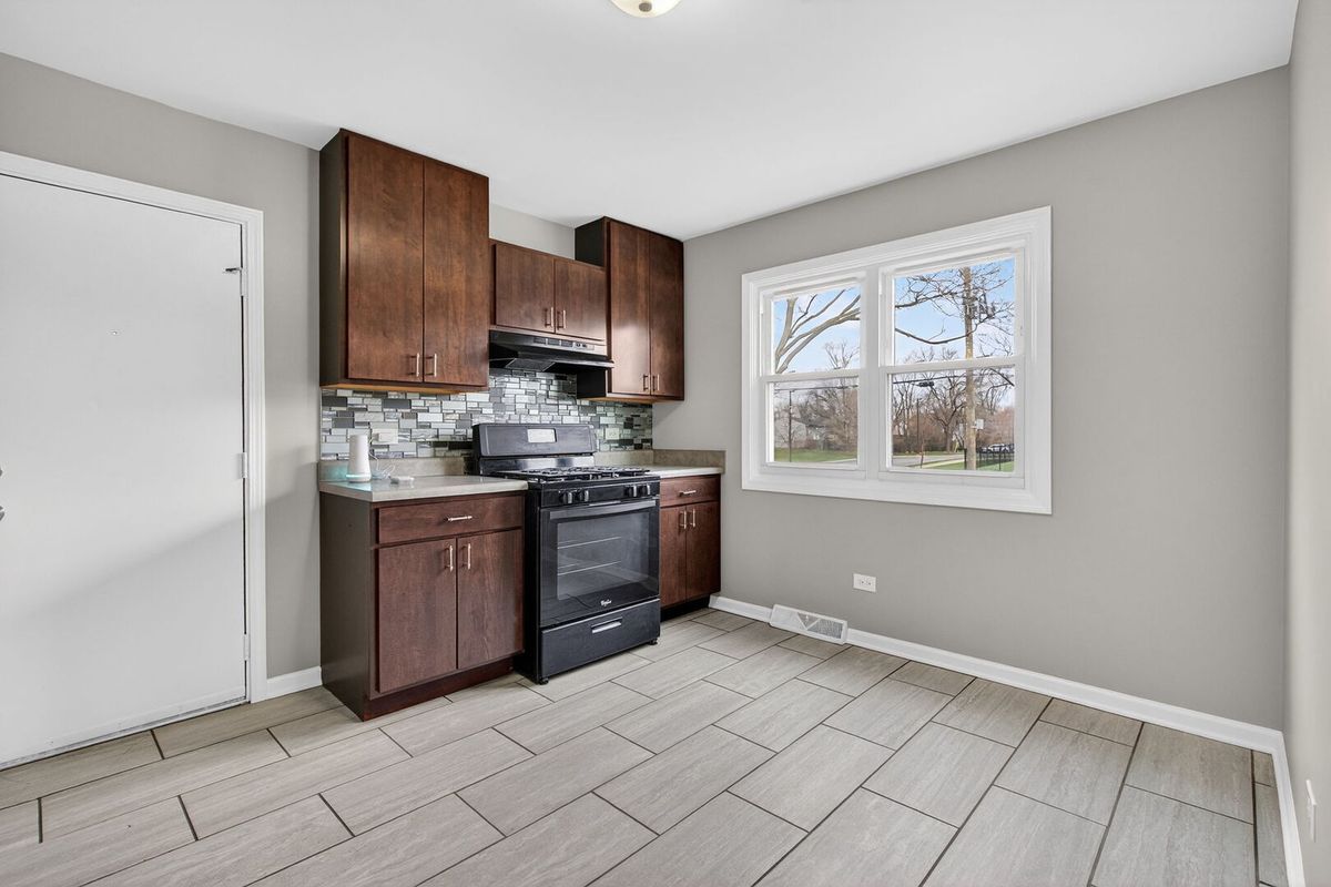 1537 W 165th Street, Markham, IL 60426