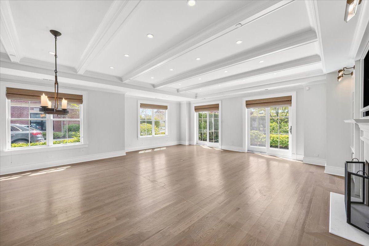 727 N McKinley Road #100, Lake Forest, IL 60045