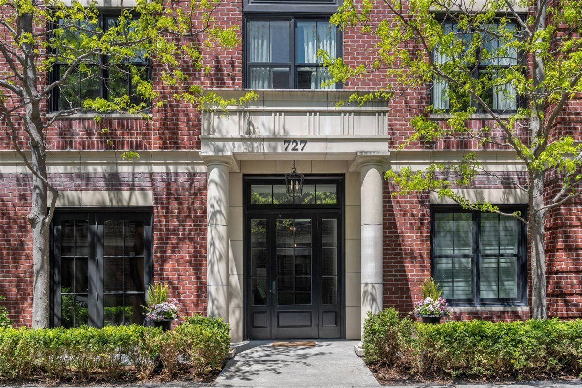 727 McKinley Road, Lake Forest, IL 60045