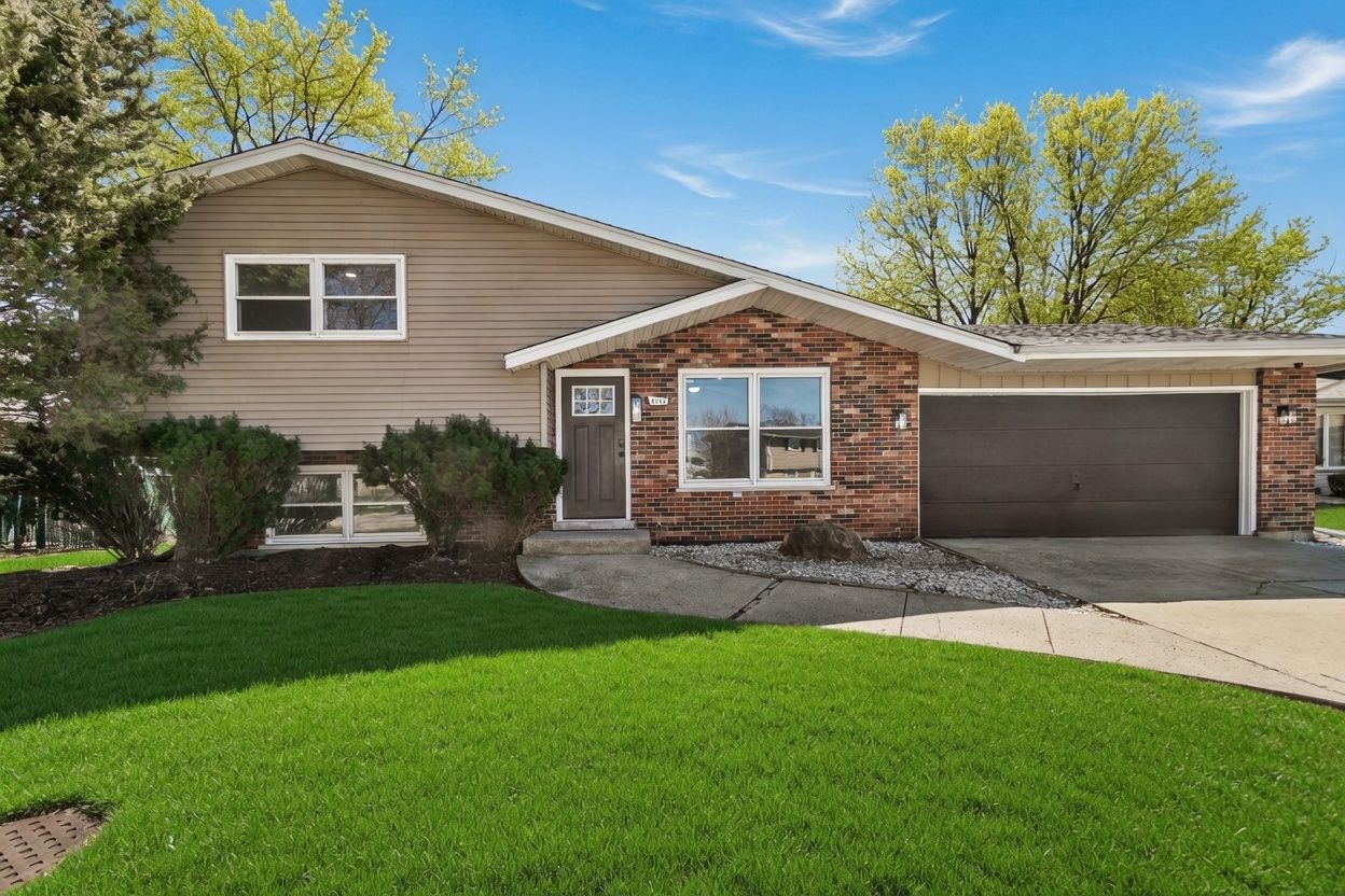 6151 Victoria Drive — Oak Forest, IL 60452