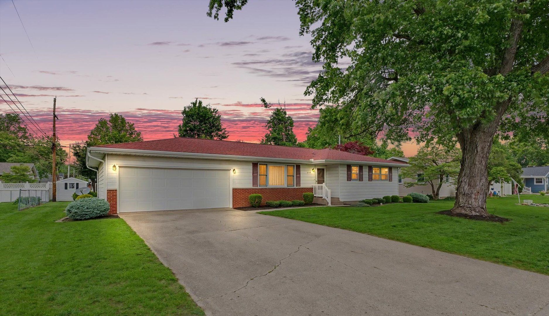 204 Douglas Drive — Tuscola, IL 61953