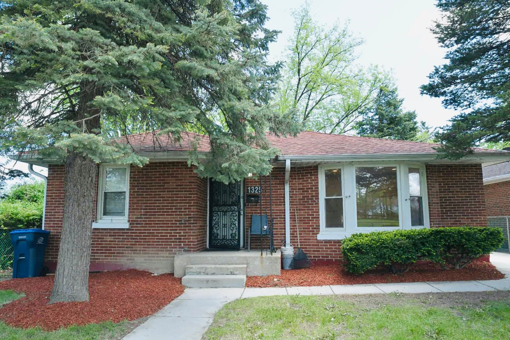 1325 GLENN Drive — North Chicago, IL 60064