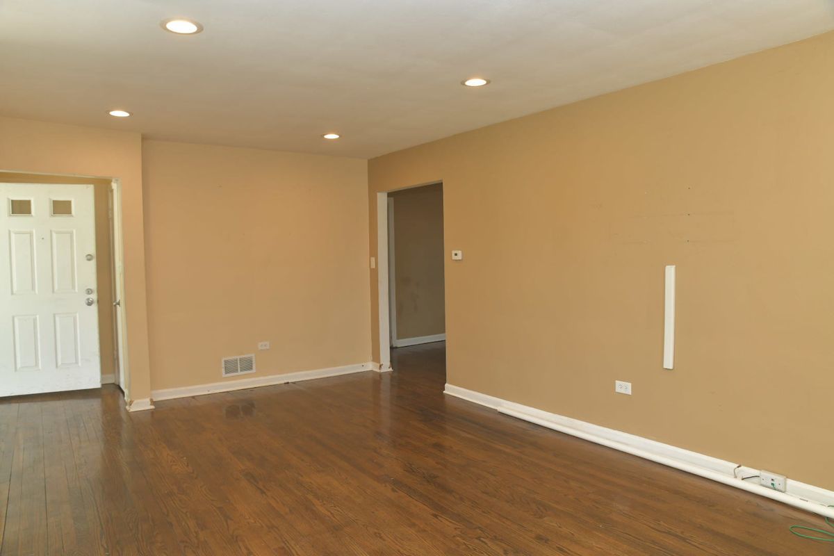 1325 GLENN Drive, North Chicago, IL 60064