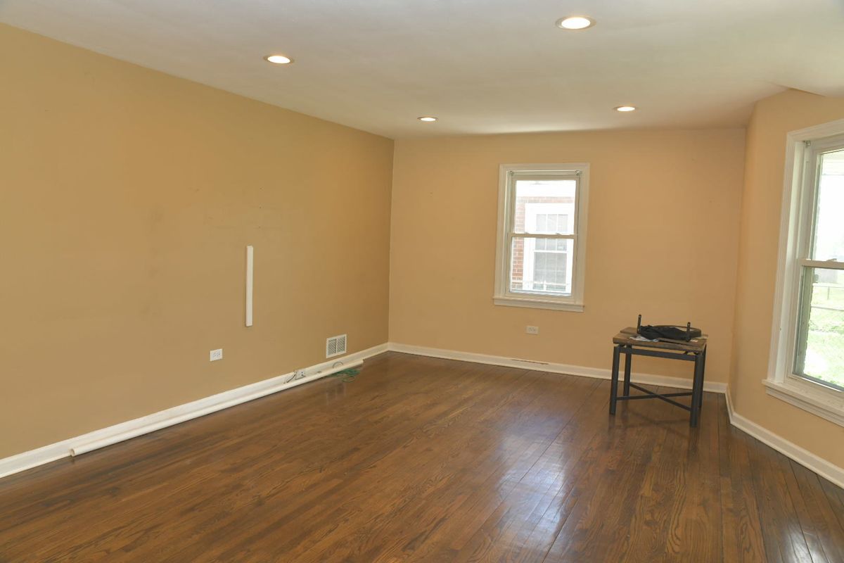 1325 GLENN Drive, North Chicago, IL 60064