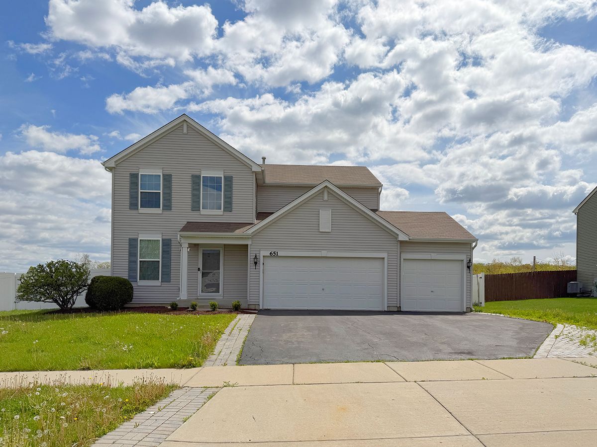 651 Olive Lane, Hampshire, IL 60140