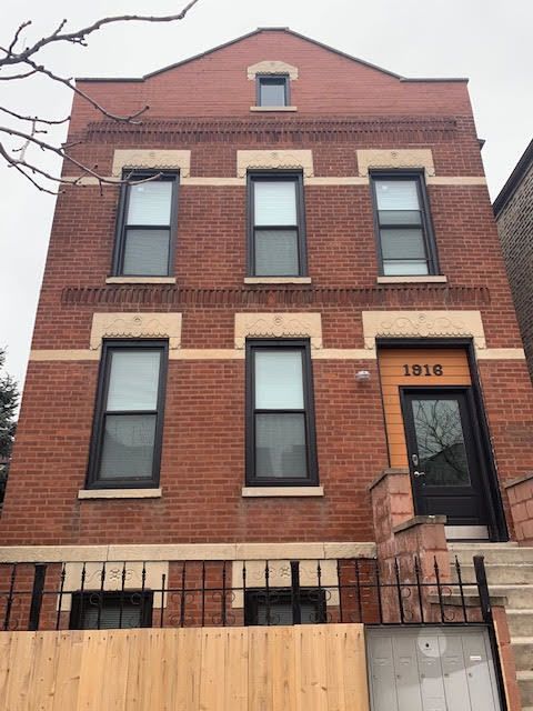 1916 Loomis Street, Chicago, IL 60608