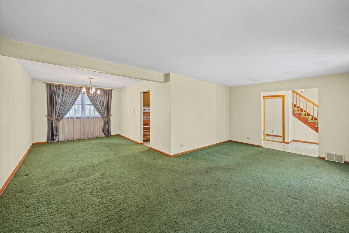 538 Maple Lane, Darien, IL 60561