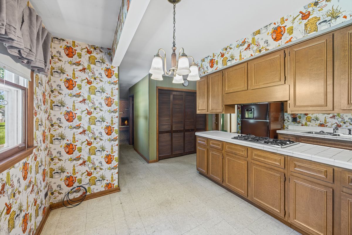 538 Maple Lane, Darien, IL 60561