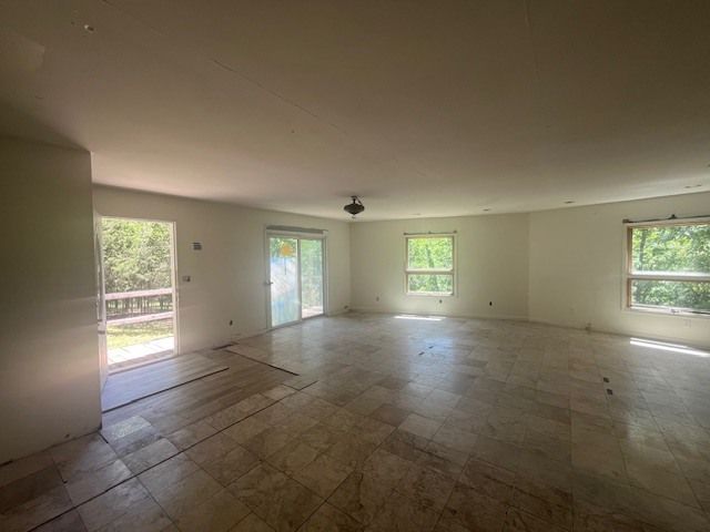 35 Sandy Point, Goreville, IL 62939