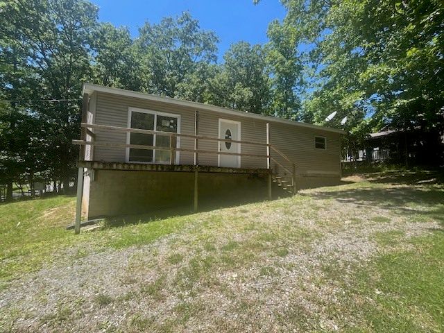 35 Sandy Point, Goreville, IL 62939