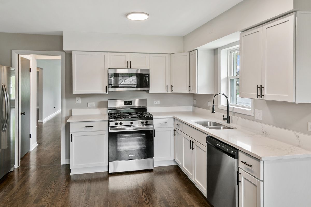 10036 Kedvale Avenue, Oak Lawn, IL 60453