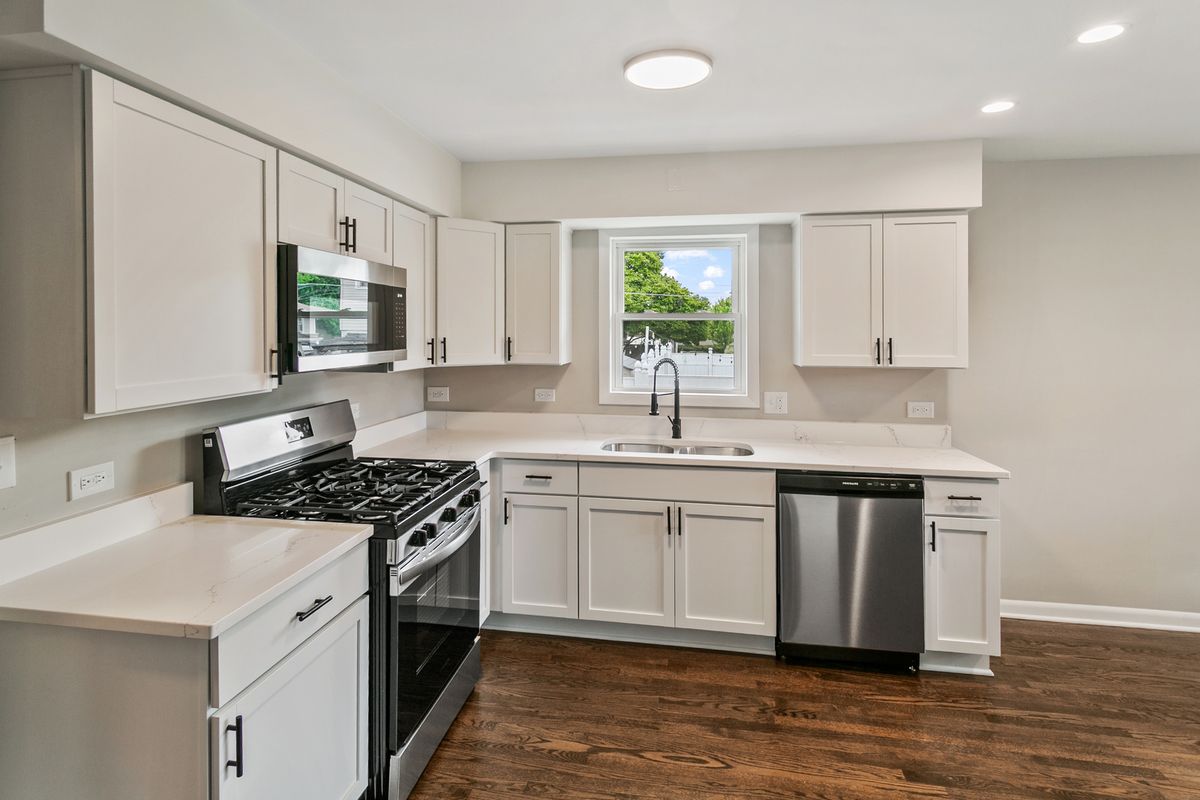 10036 Kedvale Avenue, Oak Lawn, IL 60453