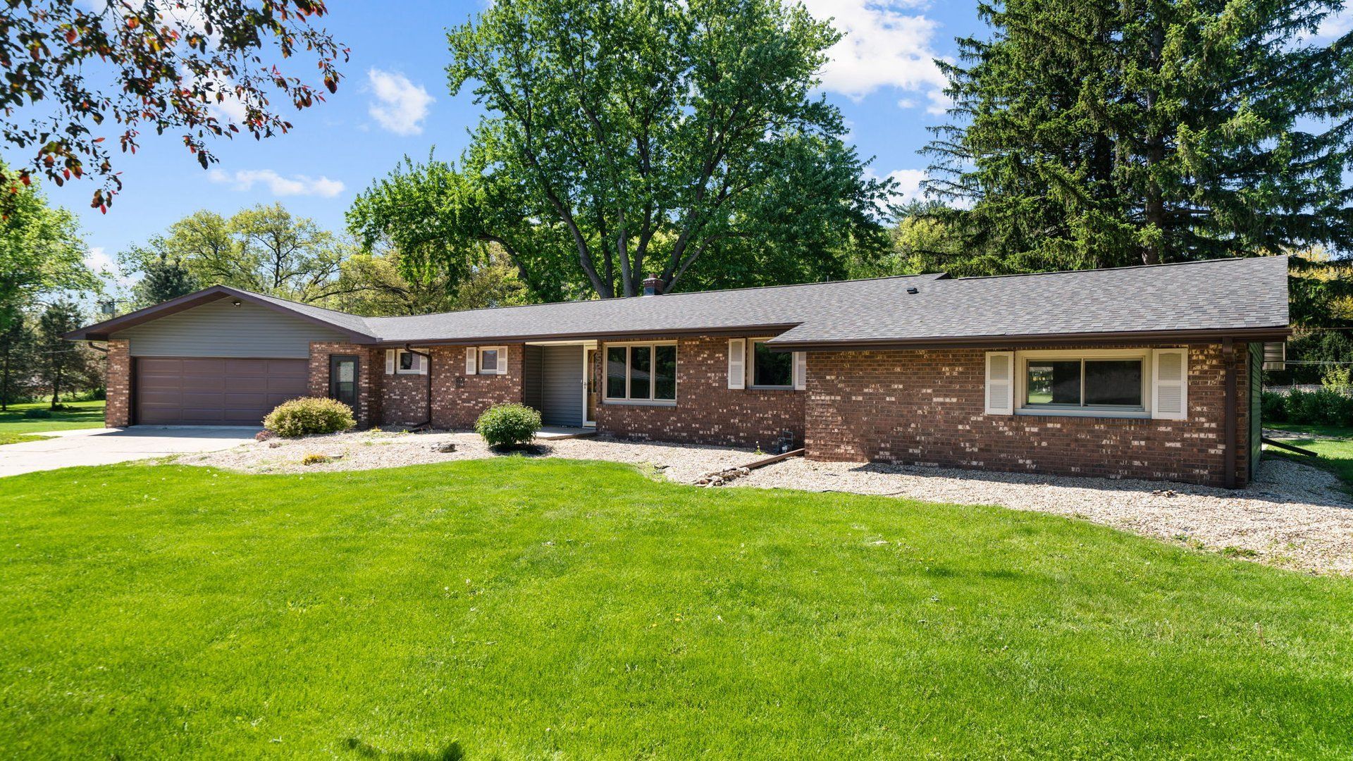 313 W Margaret Fuller Road — Oregon, IL 61061